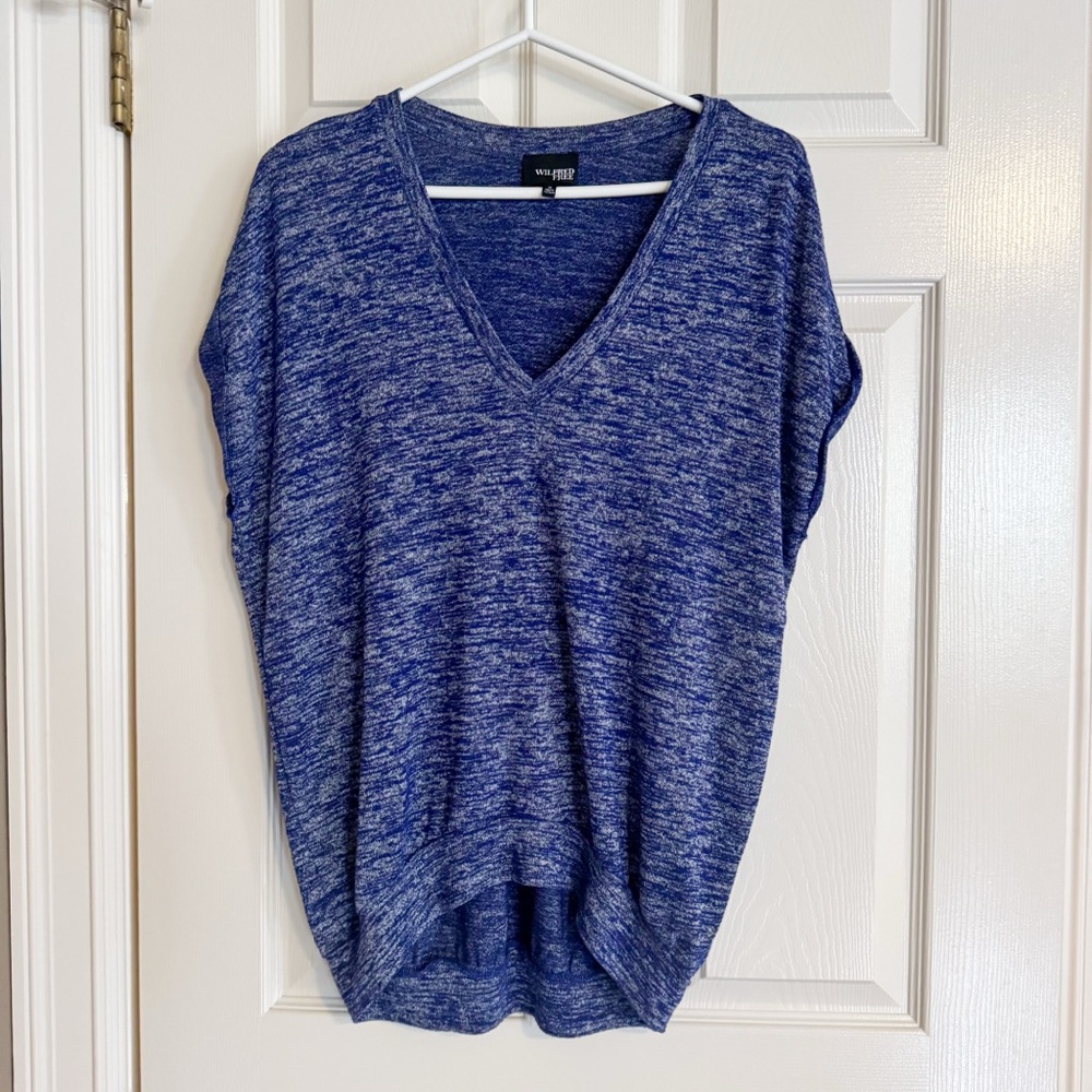 Aritzia Wilfred Free Devinette Womens Tee Slouchy Oversized Size XS V Neck Acubi